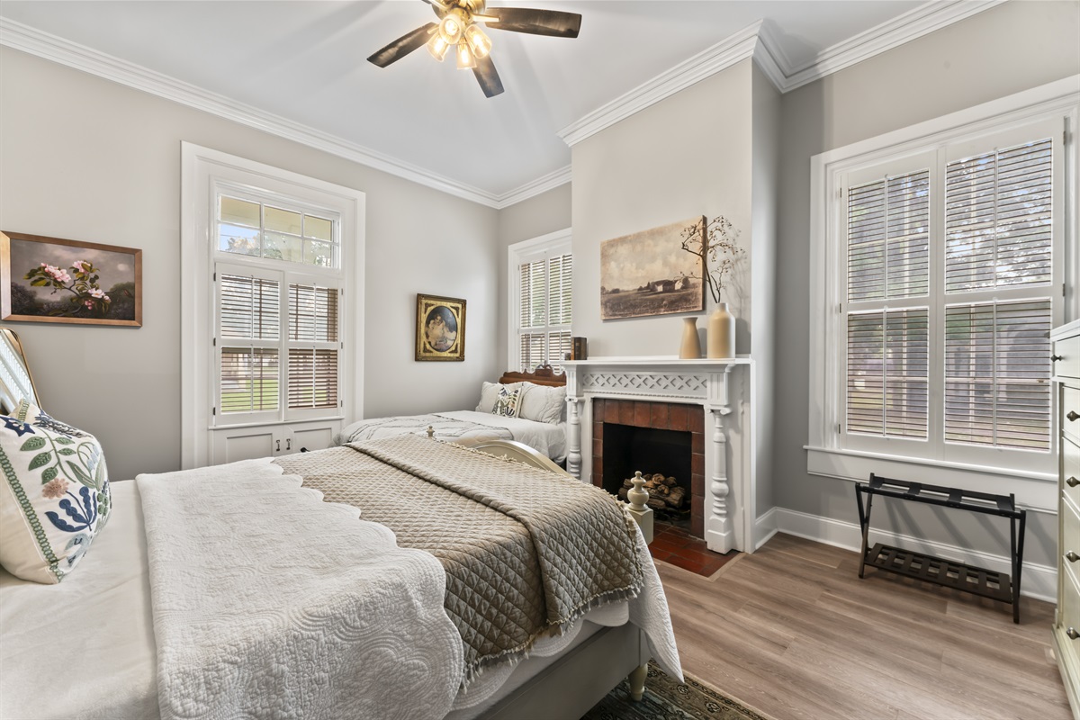 Cottage Family Suite Fireplace
