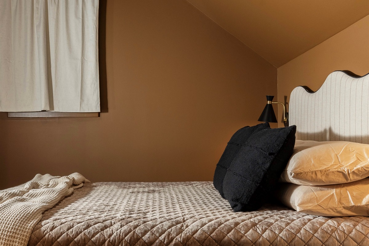 Upstairs Back Bedroom 4