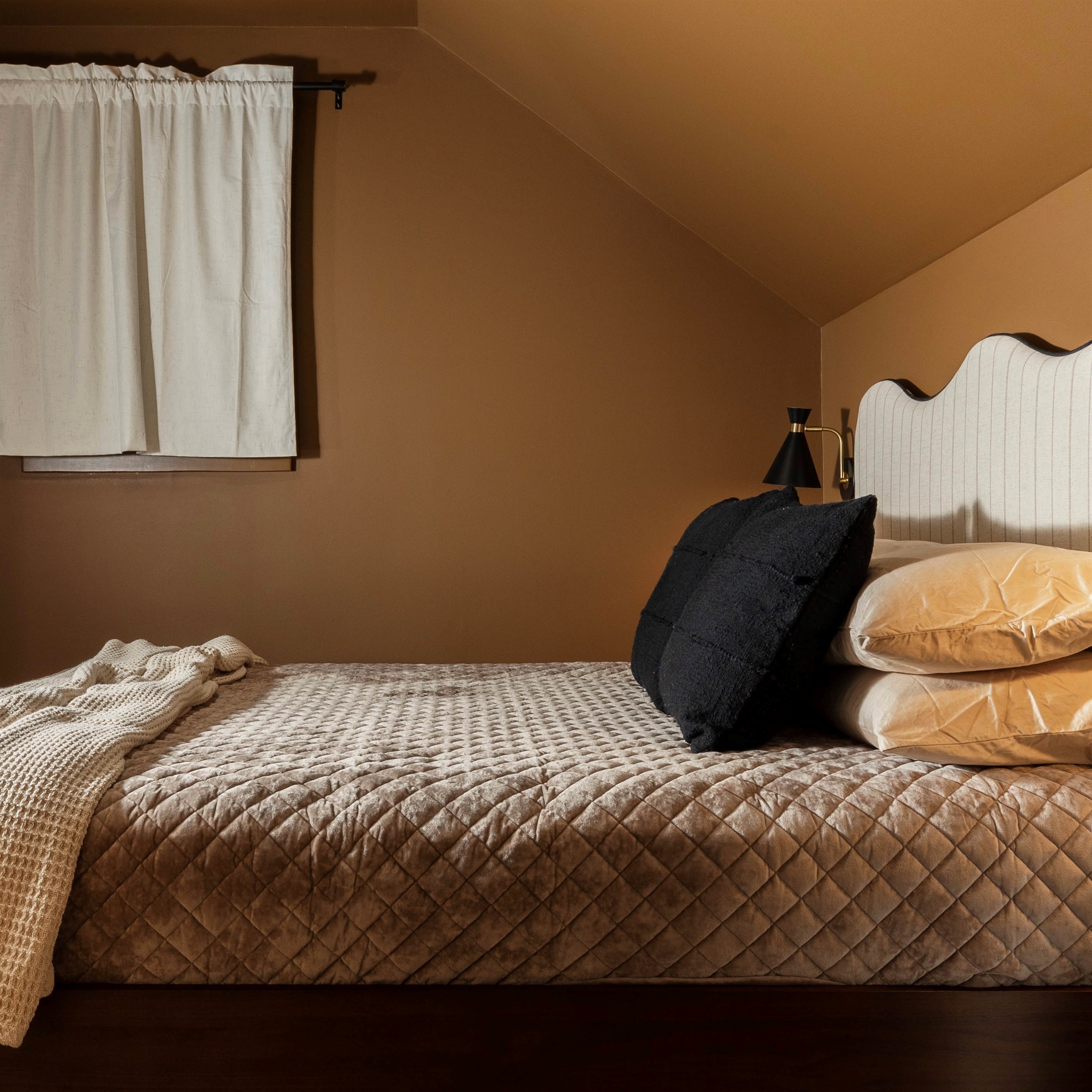 Upstairs Back Bedroom 4