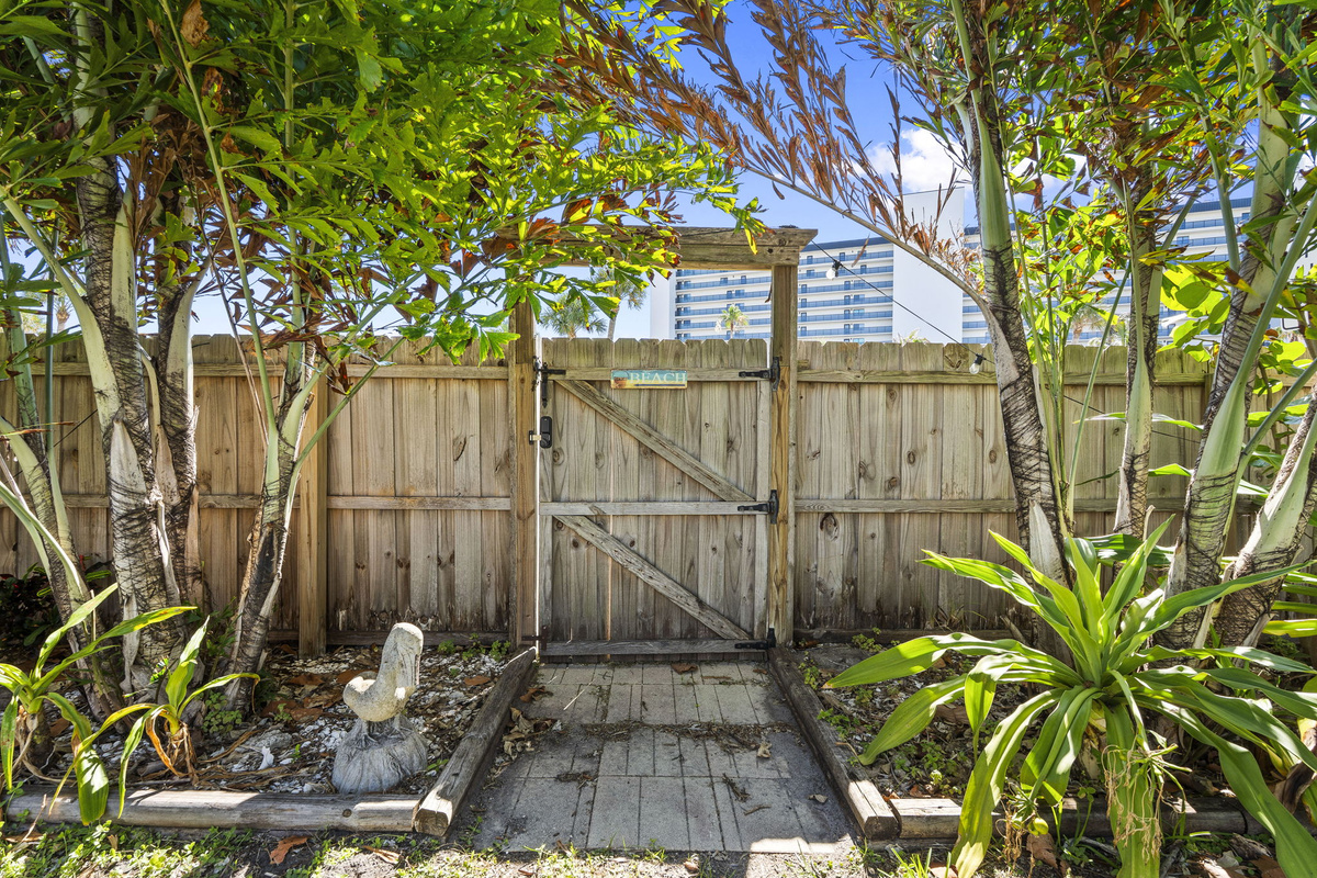 Outdoor gate to street for Ocean Access