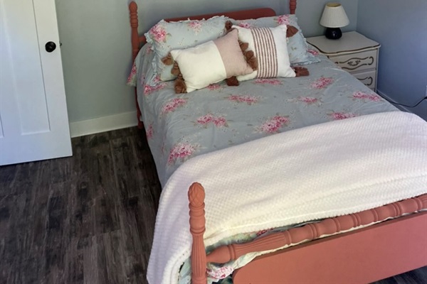 Bedroom 2-QUEEN 2nd Floor