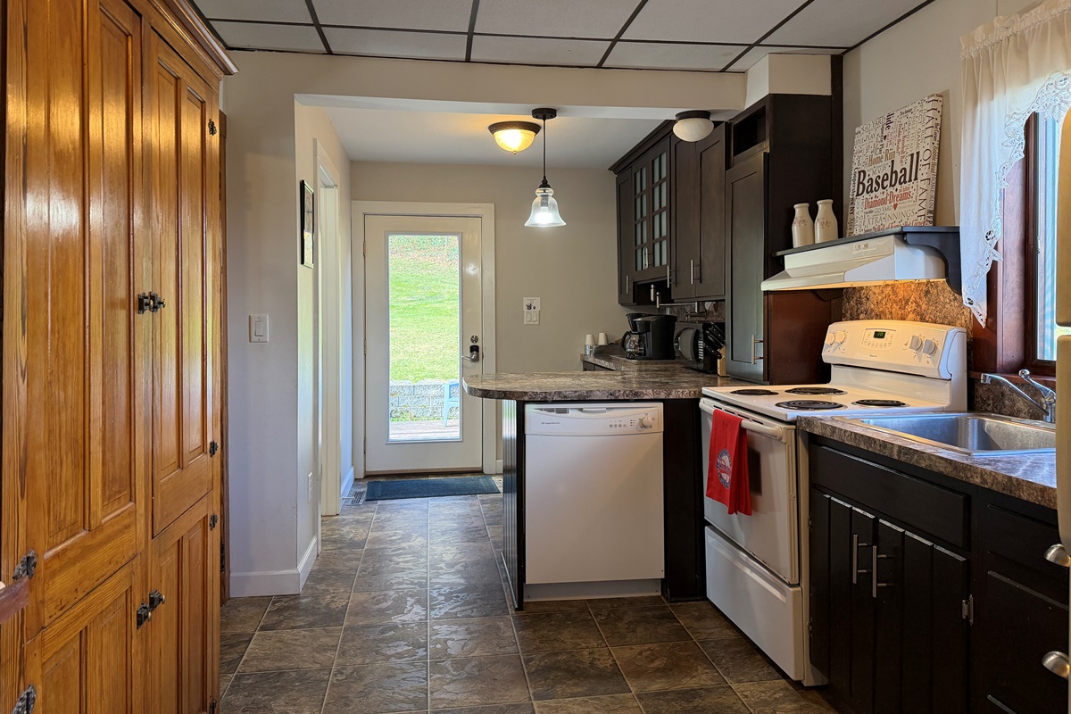 Fully equipped kitchen.