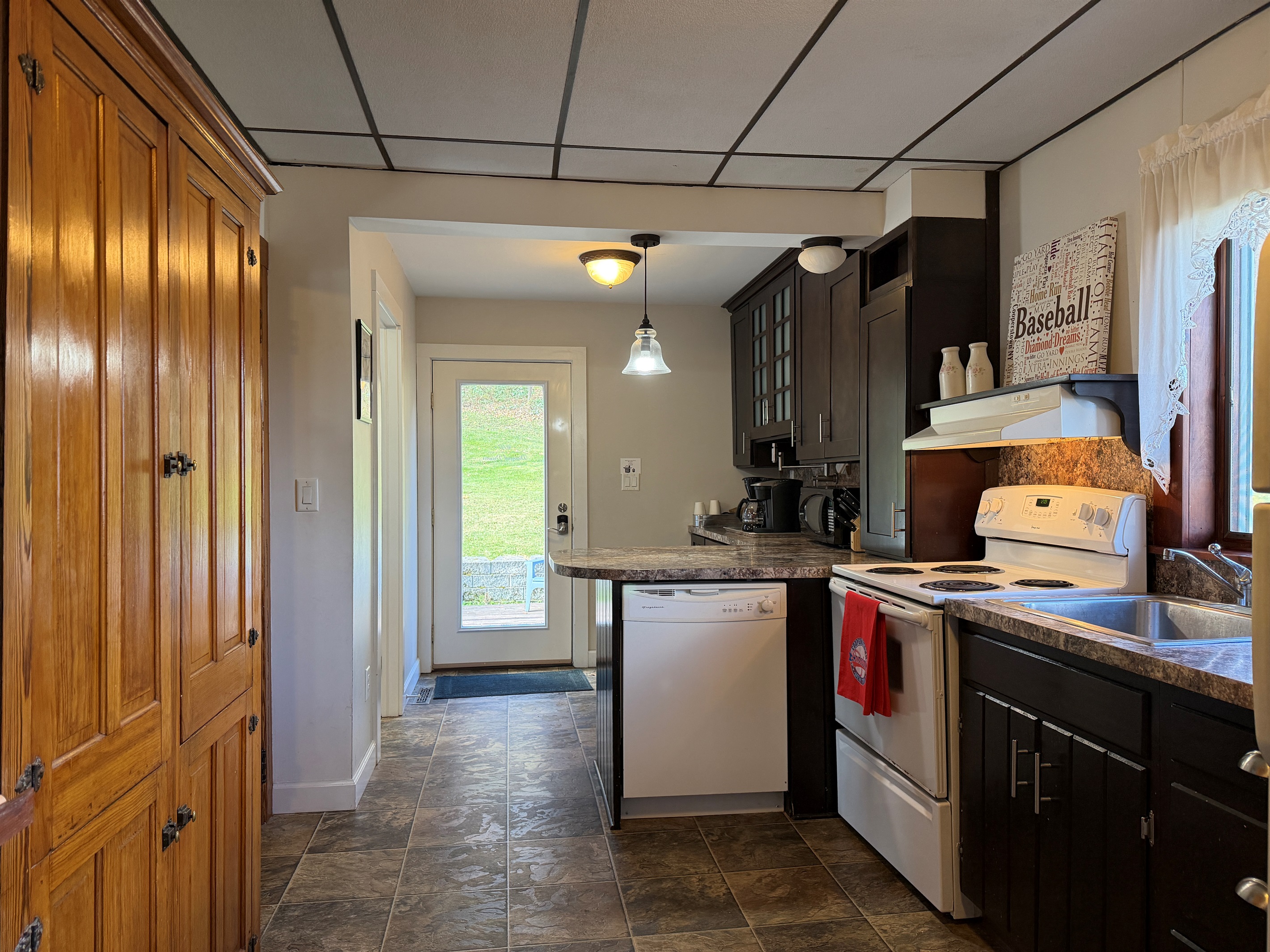 Fully equipped kitchen.