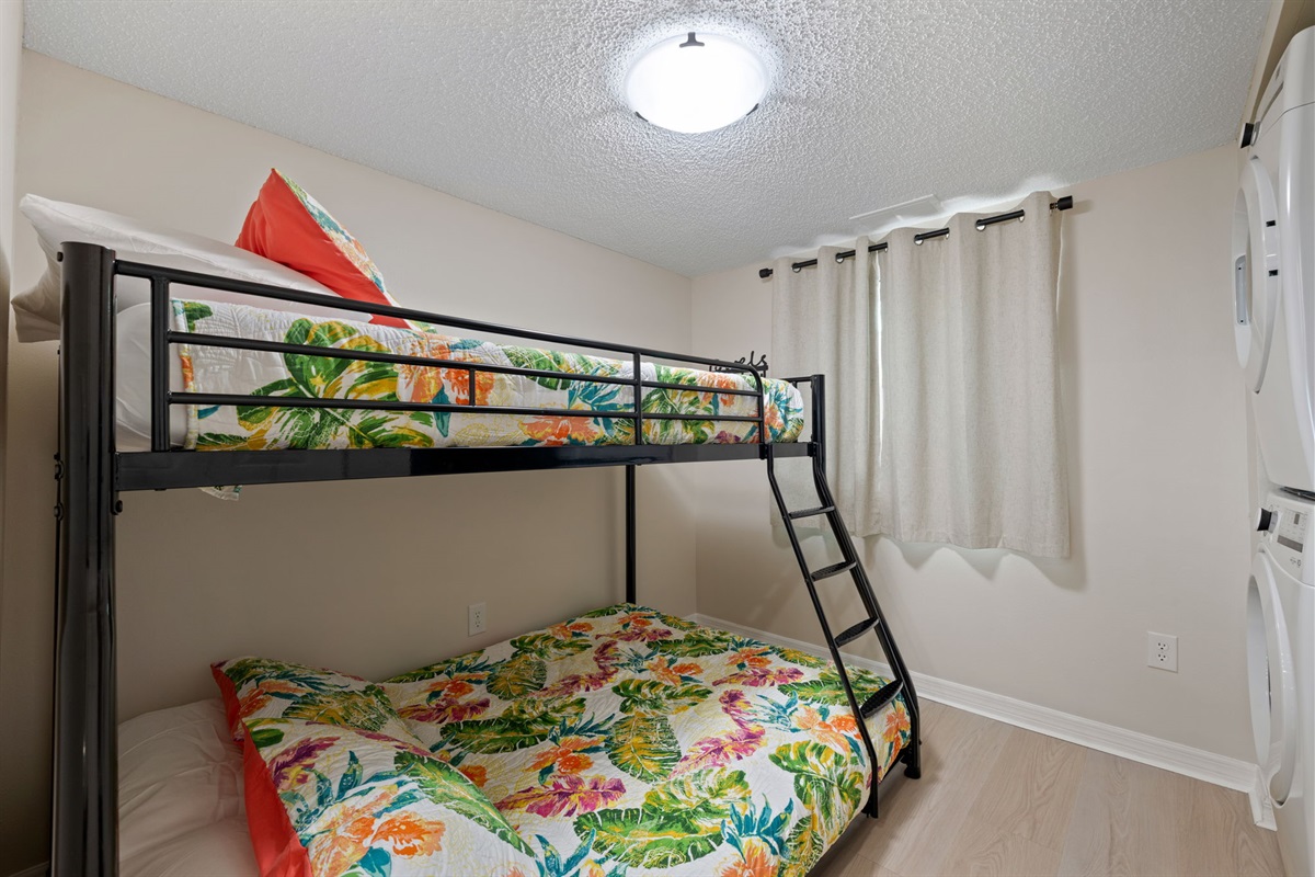 Full and Twin Bunk bed, sleeps 3.