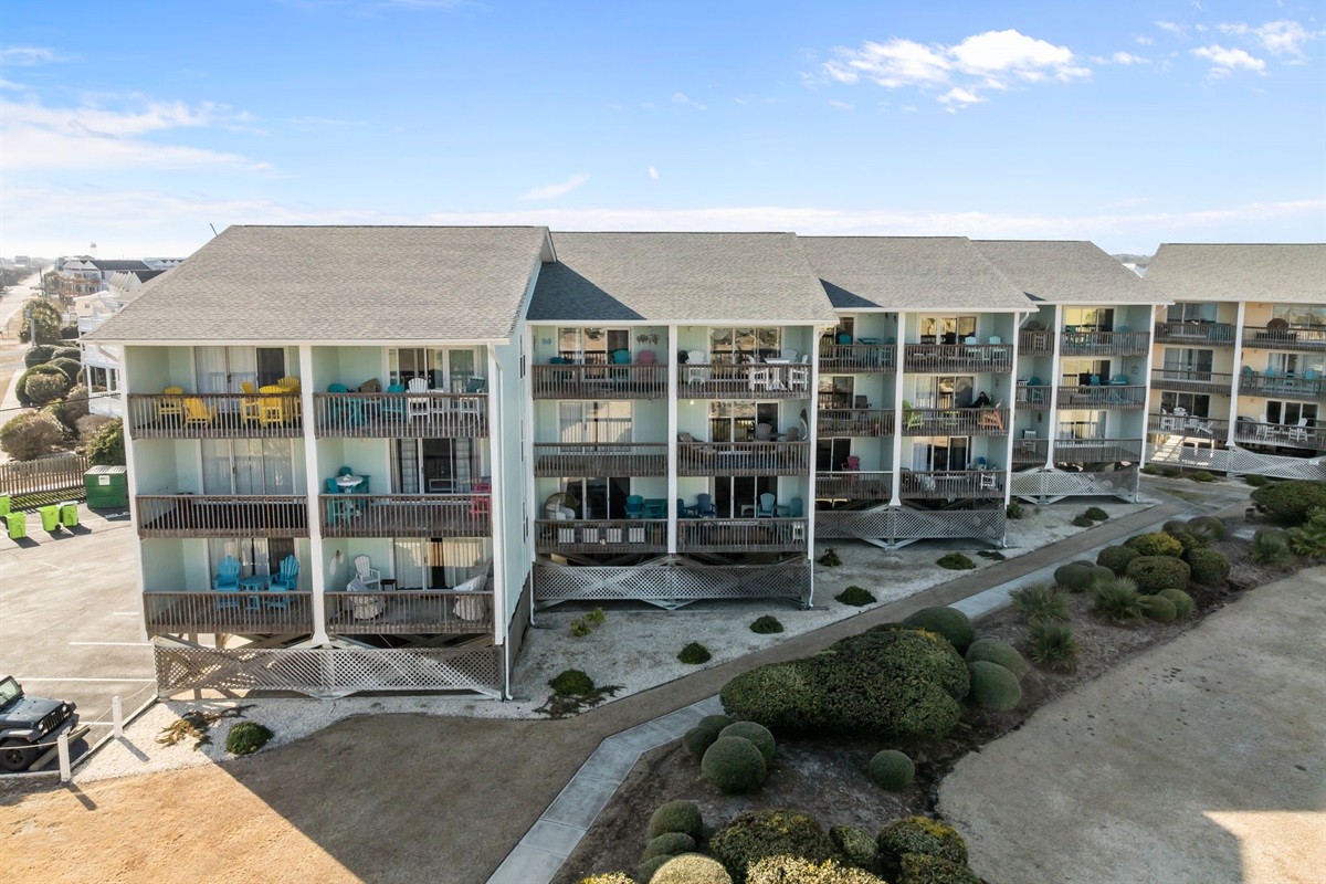 Surf Condos, with oceanfront balcony seating