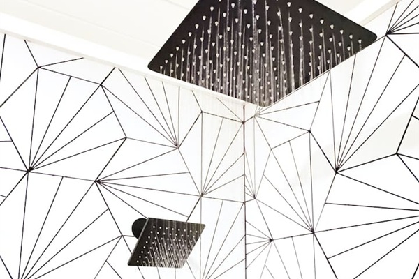 All shower heads work together simultaneously. 