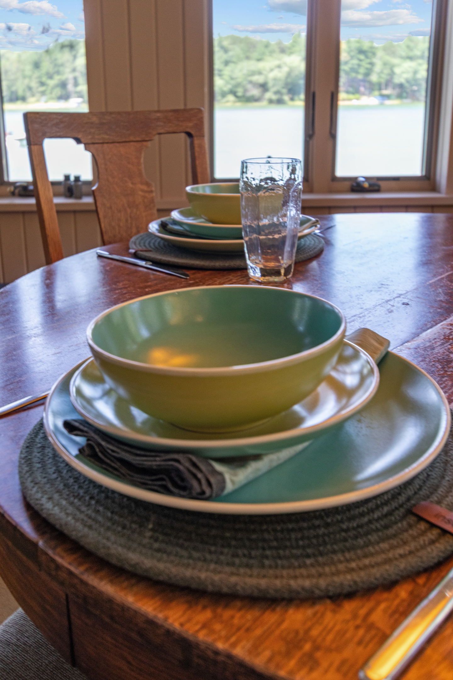 Plenty of dishes mean less time worrying about cleanup and more time enjoying meals, conversations, and your lake getaway together.