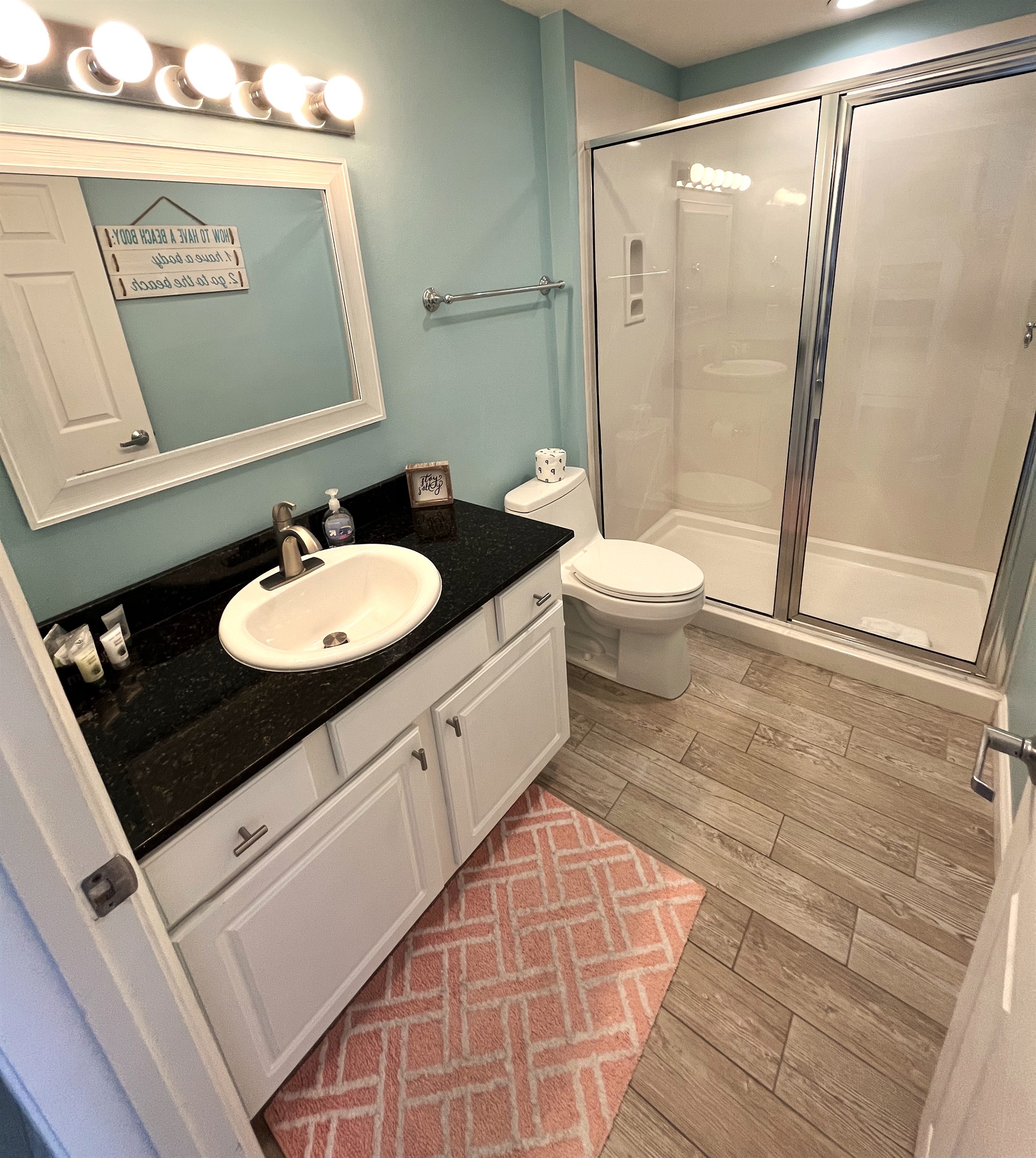 Convenient second full bath, pristine and fully stocked with fresh linens.