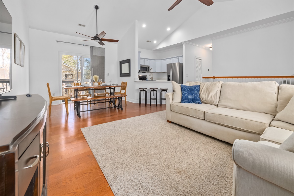 Spacious, airy, and designed for unwinding together.
Sink into the oversized sectional, stretch out under vaulted ceilings, and enjoy effortless lounging after a day at the beach. Bright natural light, calming coastal tones, and room for the whole crew
