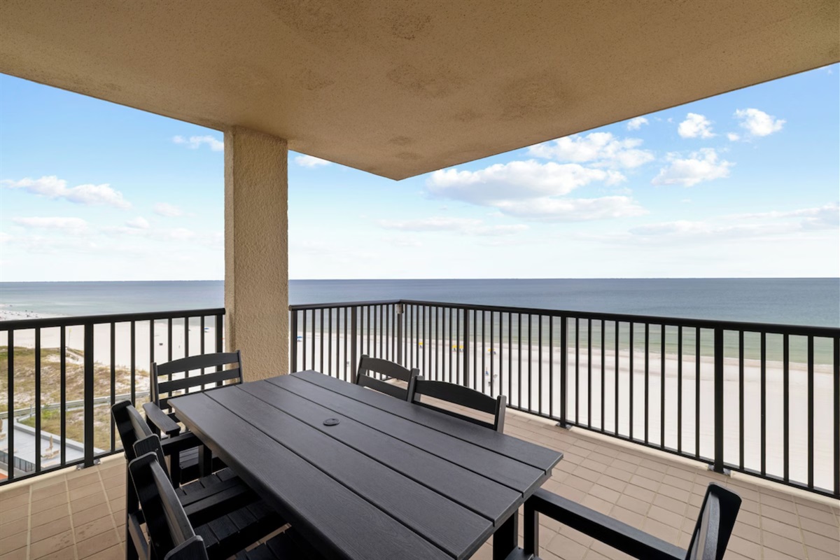 Beachside balcony with a breathtaking view 