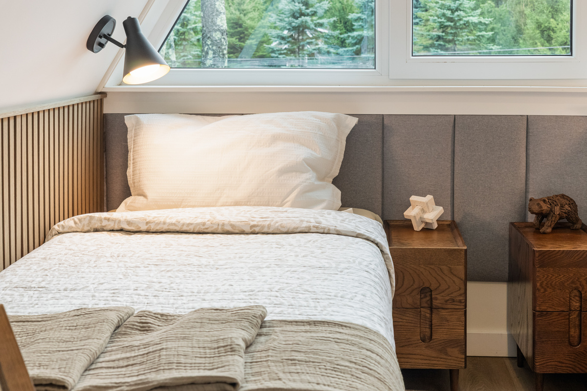 Twin bed, reading light, real pillow
