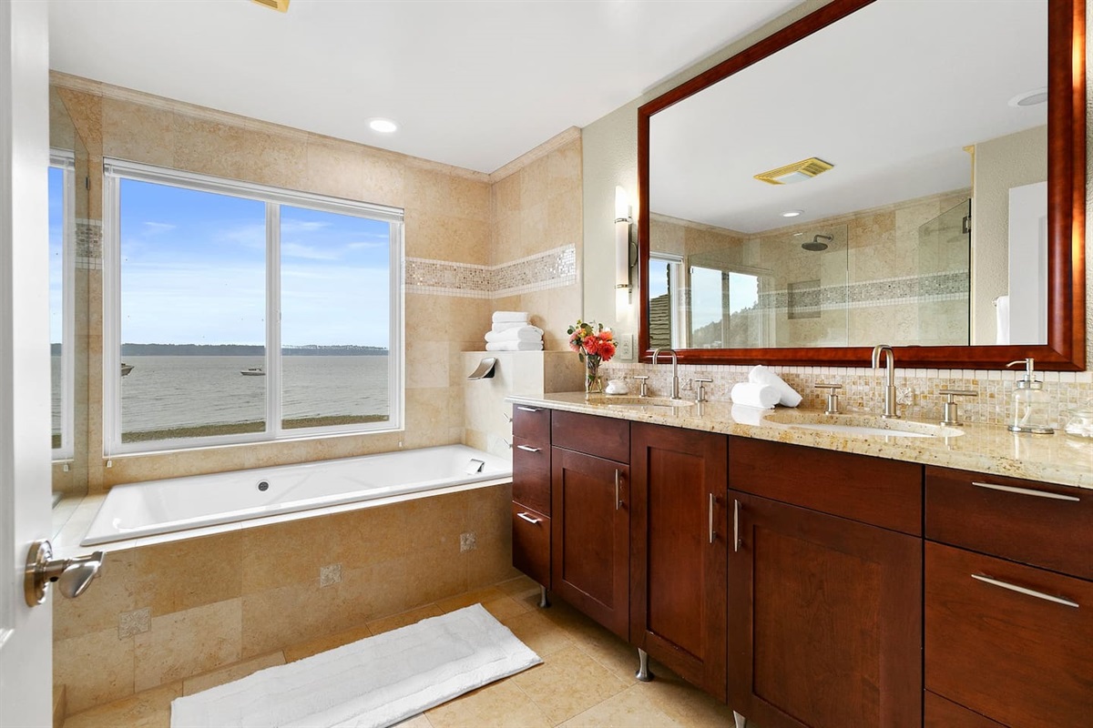 Master ensuite 5 piece spa inspired bath