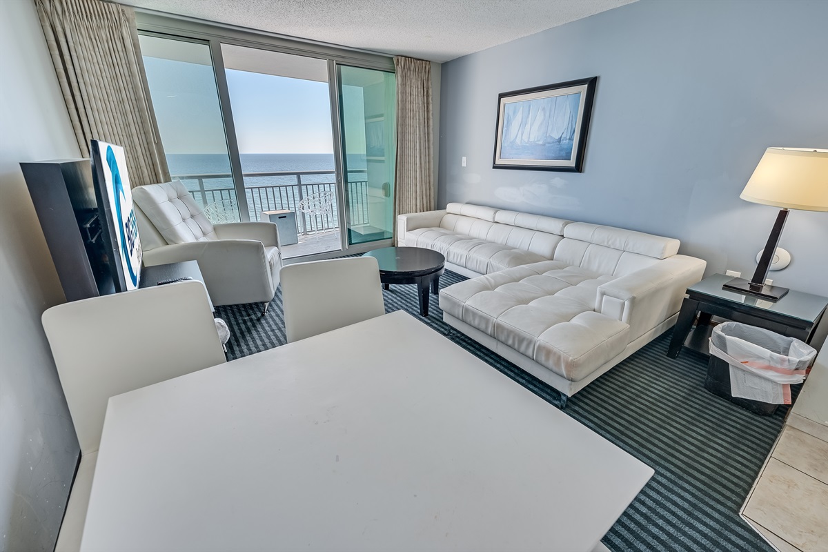Living Room with Stunning Views🌊☀️