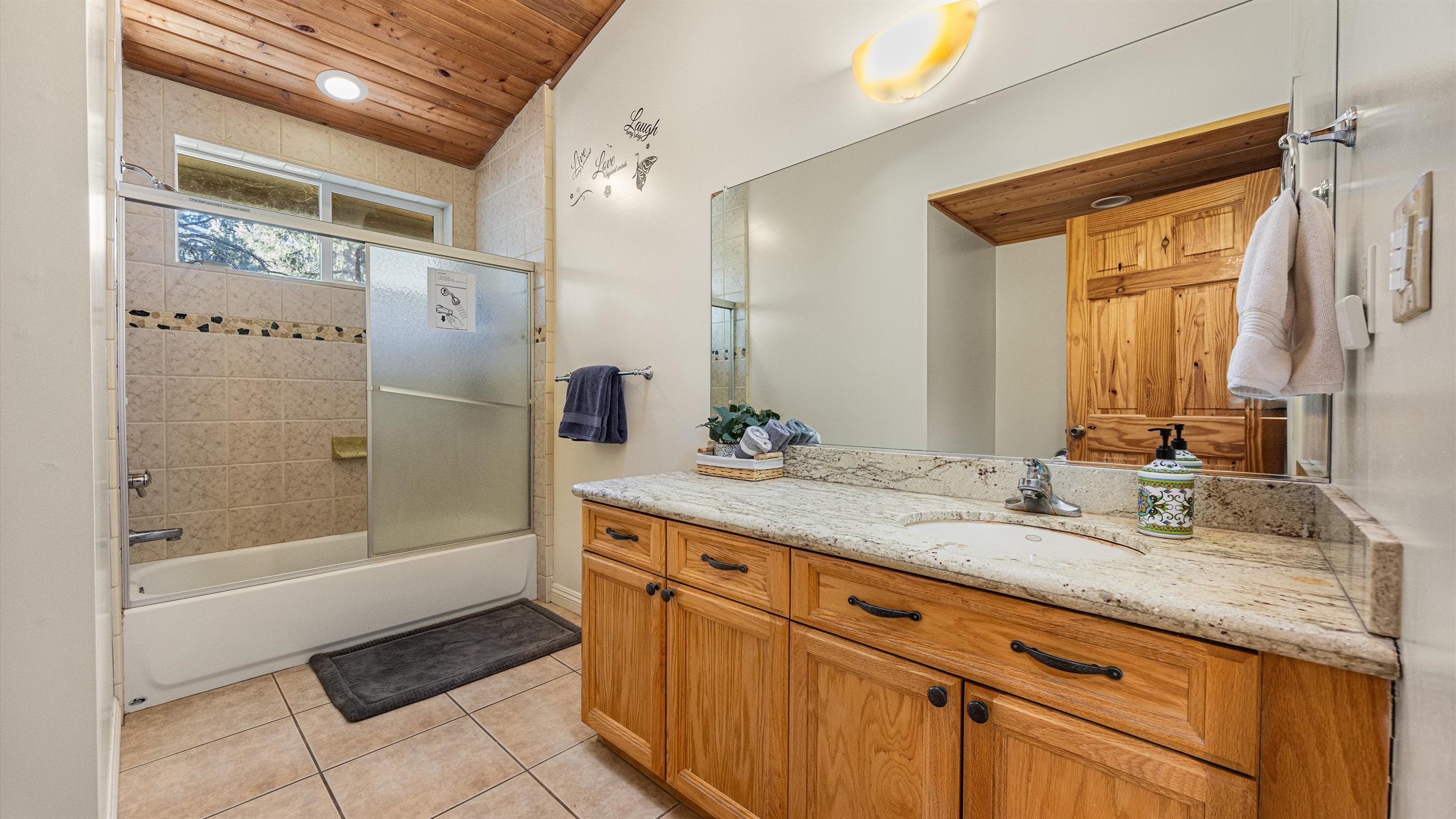 Shared 2nd Floor Bathroom