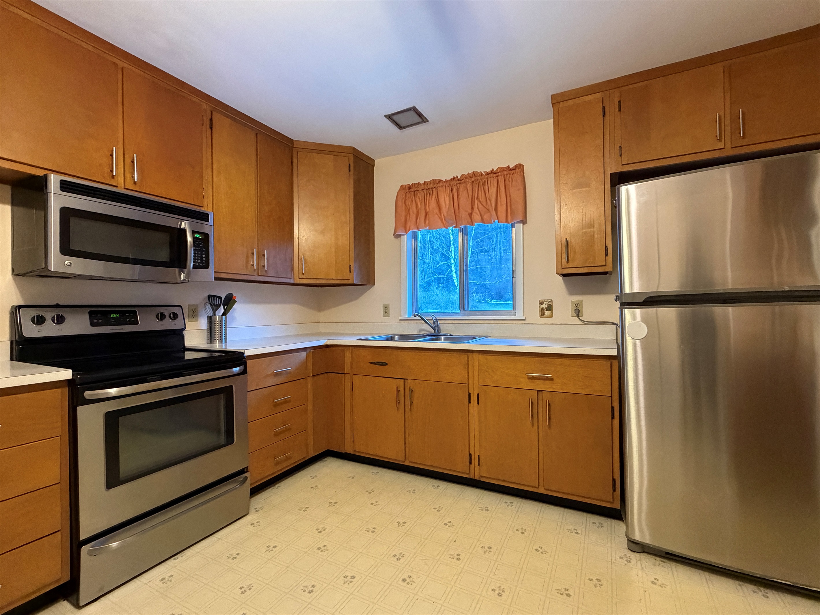 Kitchen with dishwasher