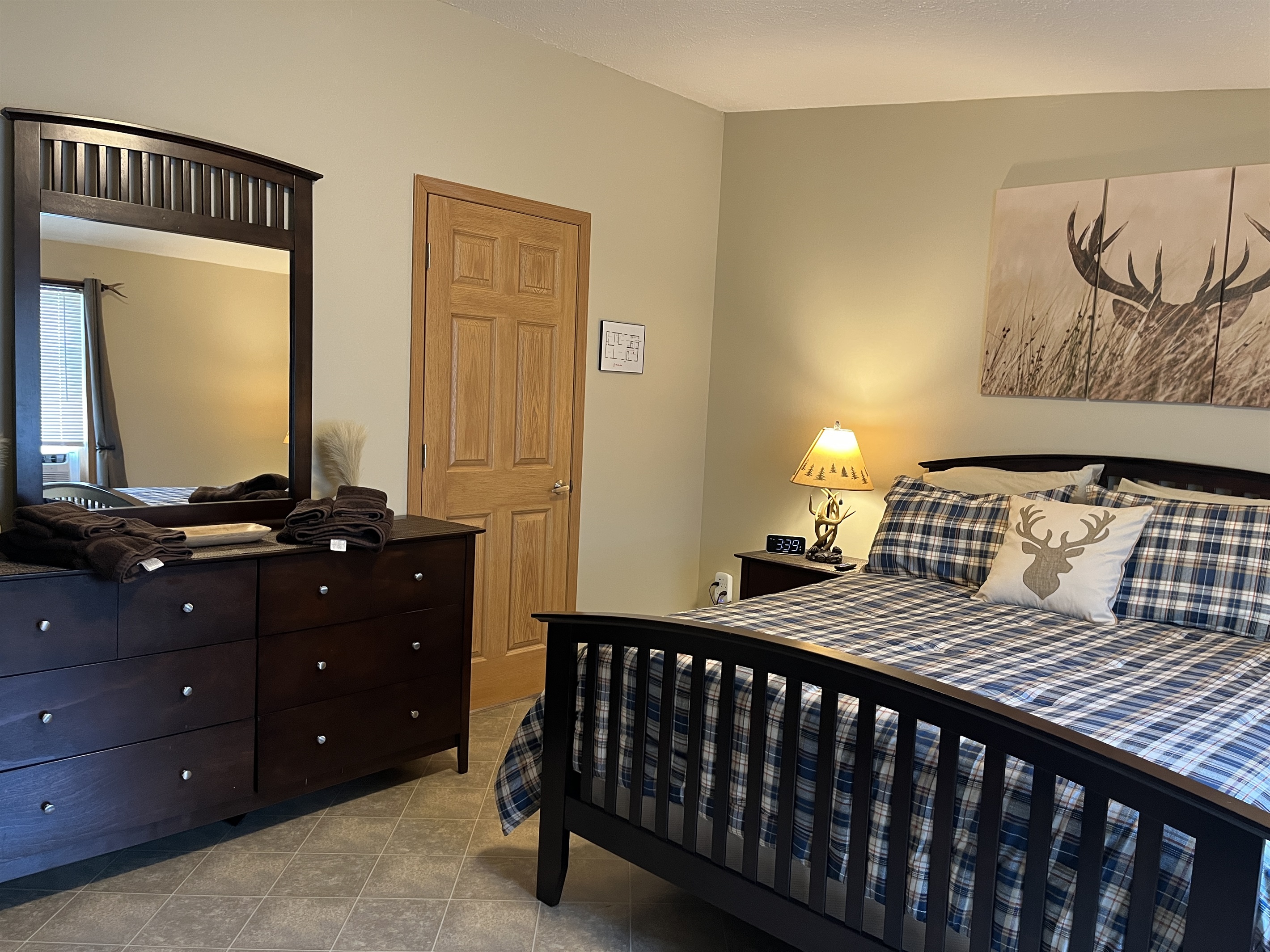 Primary queen bedroom with ensuite bath