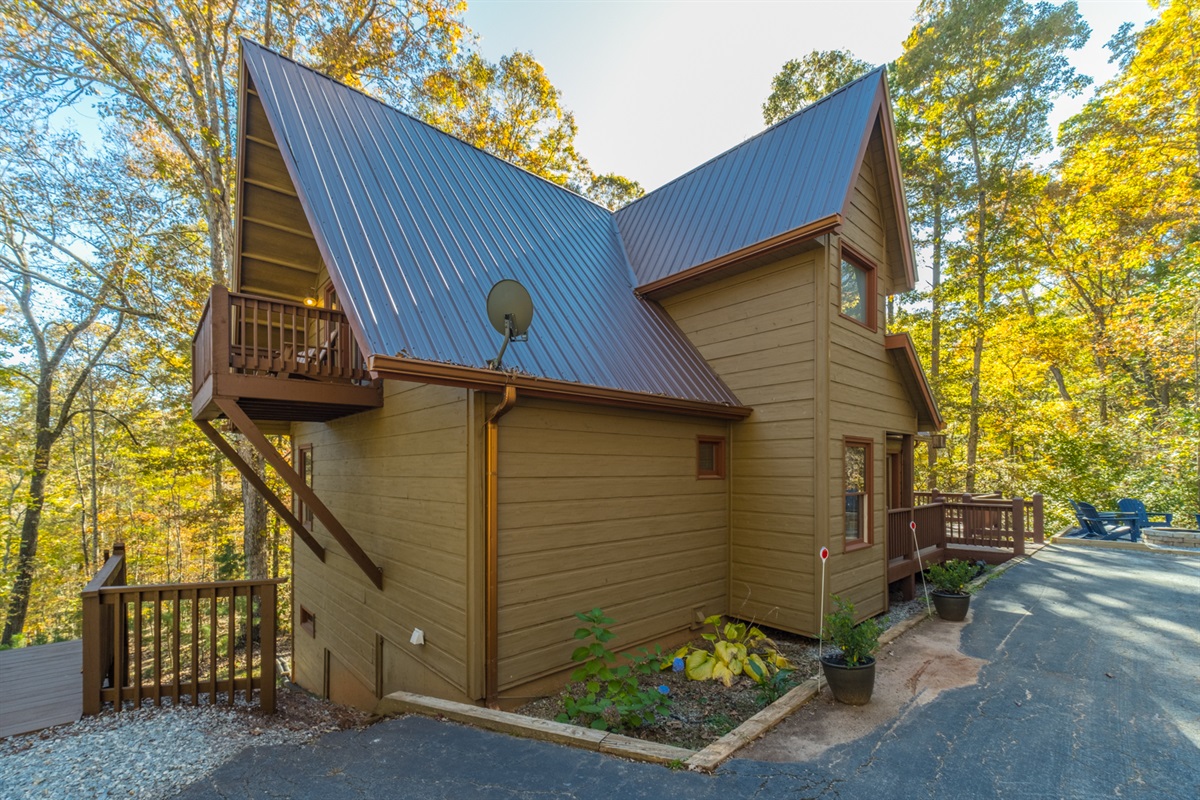 Beautiful Cabin with Paved Parking