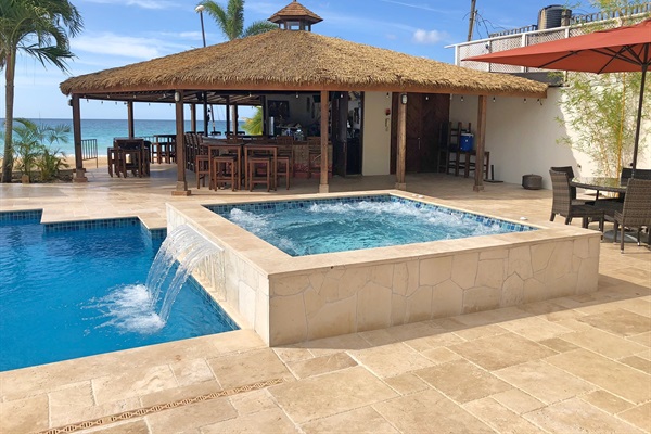 Jacuzzi and Bar