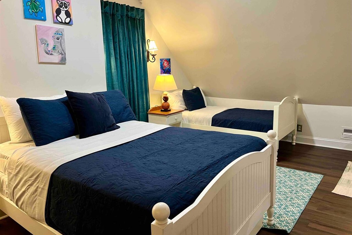 Bedroom #9 - 4 Twins & 1 Double + 1 Trundle Bed