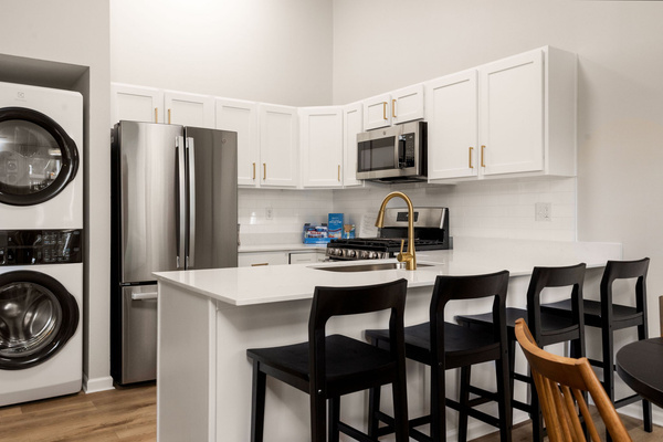 Walk to ND Luxury 2BR/2BA Condo Balcony + Parking, photo 12