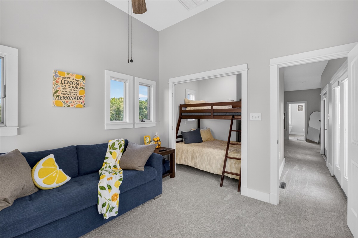 "Lemonade Room" with bunk + sleeper sofa
