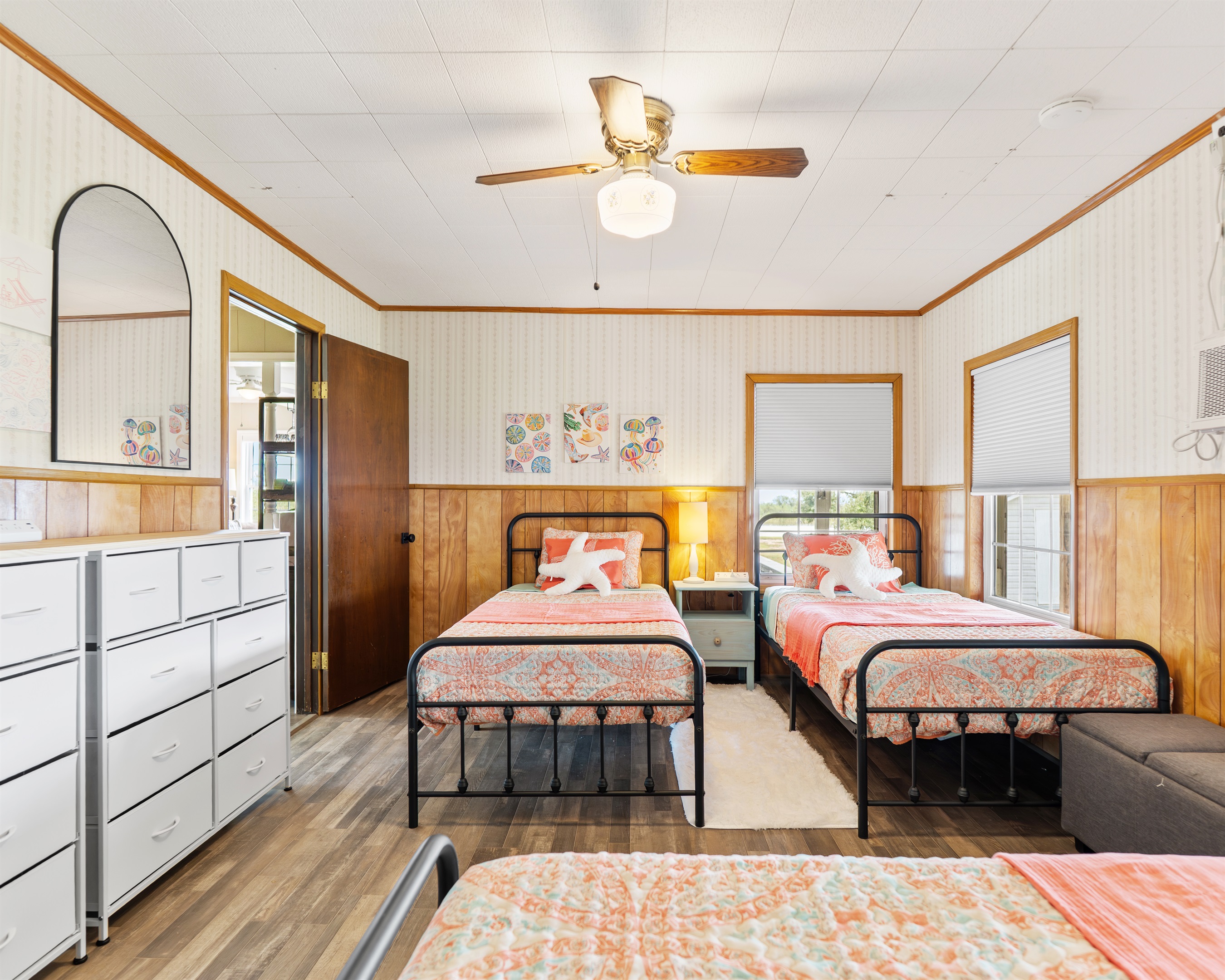 3 twins bedroom