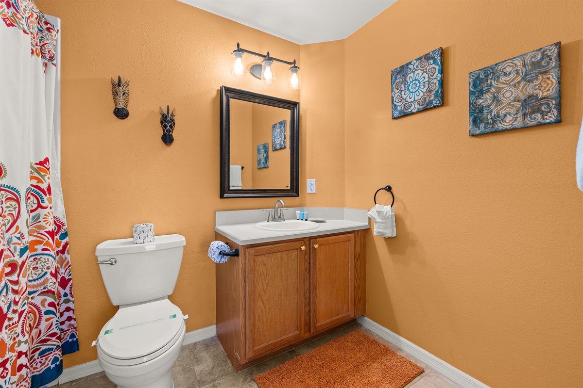 The queen master bath.