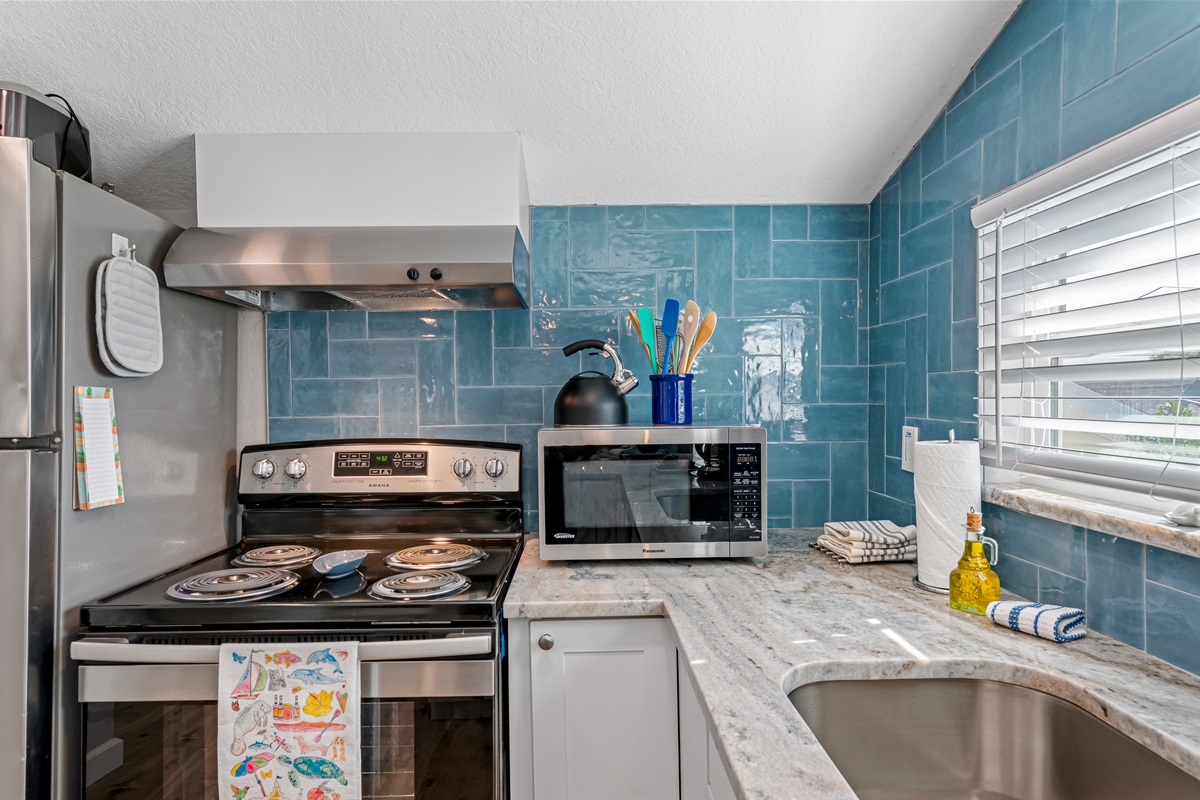 Let the inner chef in you enjoy our beautiful and fully equipped kitchen. spacious enough where you and loved ones can help each other make your favorite meals. If you like this property, send us an inquiry now!