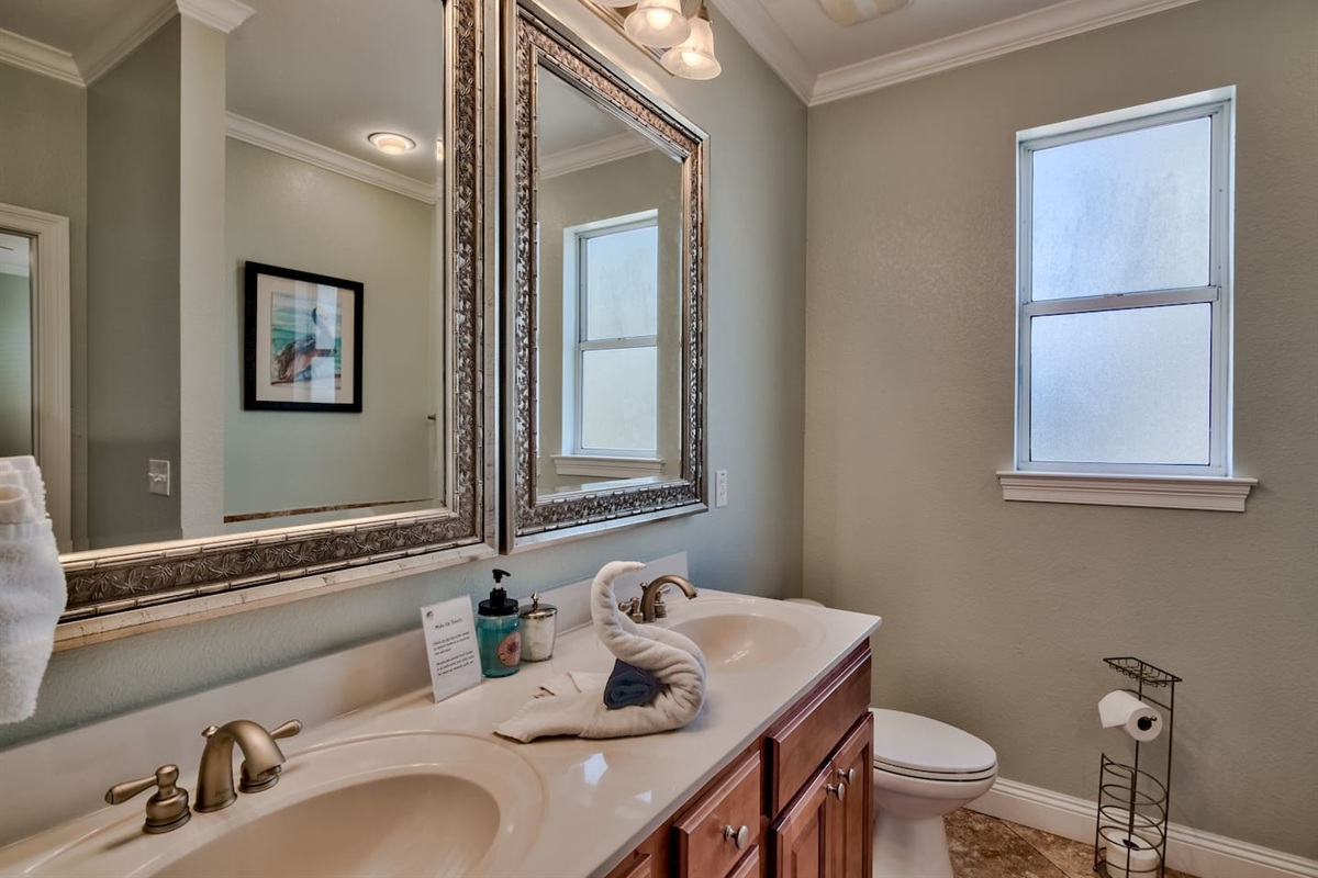 Bathroom 3 with Double Vanity Mirror.