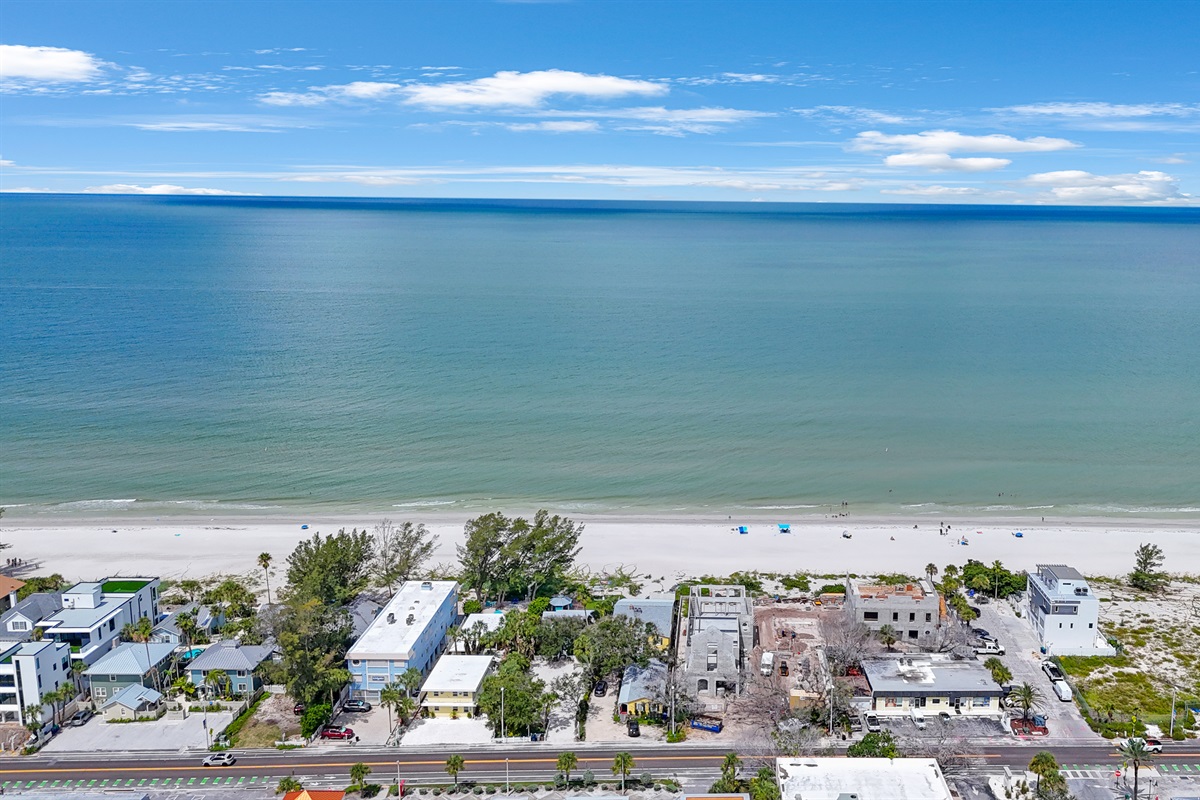 Indian Rocks Beach - sort 3/5 minute walk