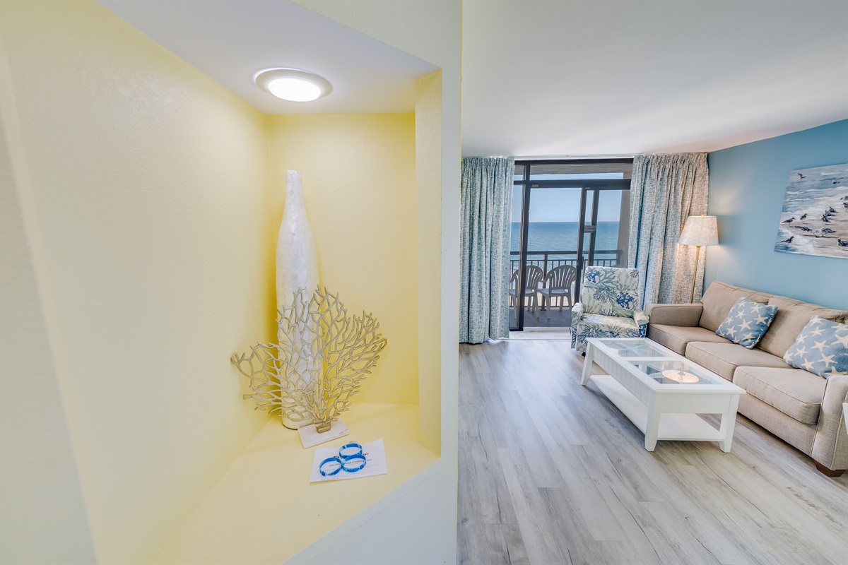 Living Room with Stunning Views🌊☀️