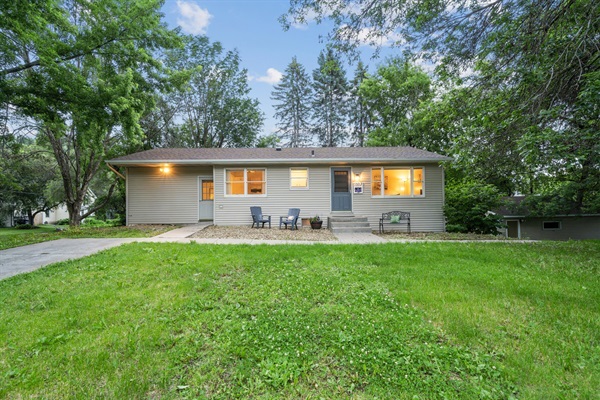 Enjoy this charming, quiet home for your visit to Stillwater.