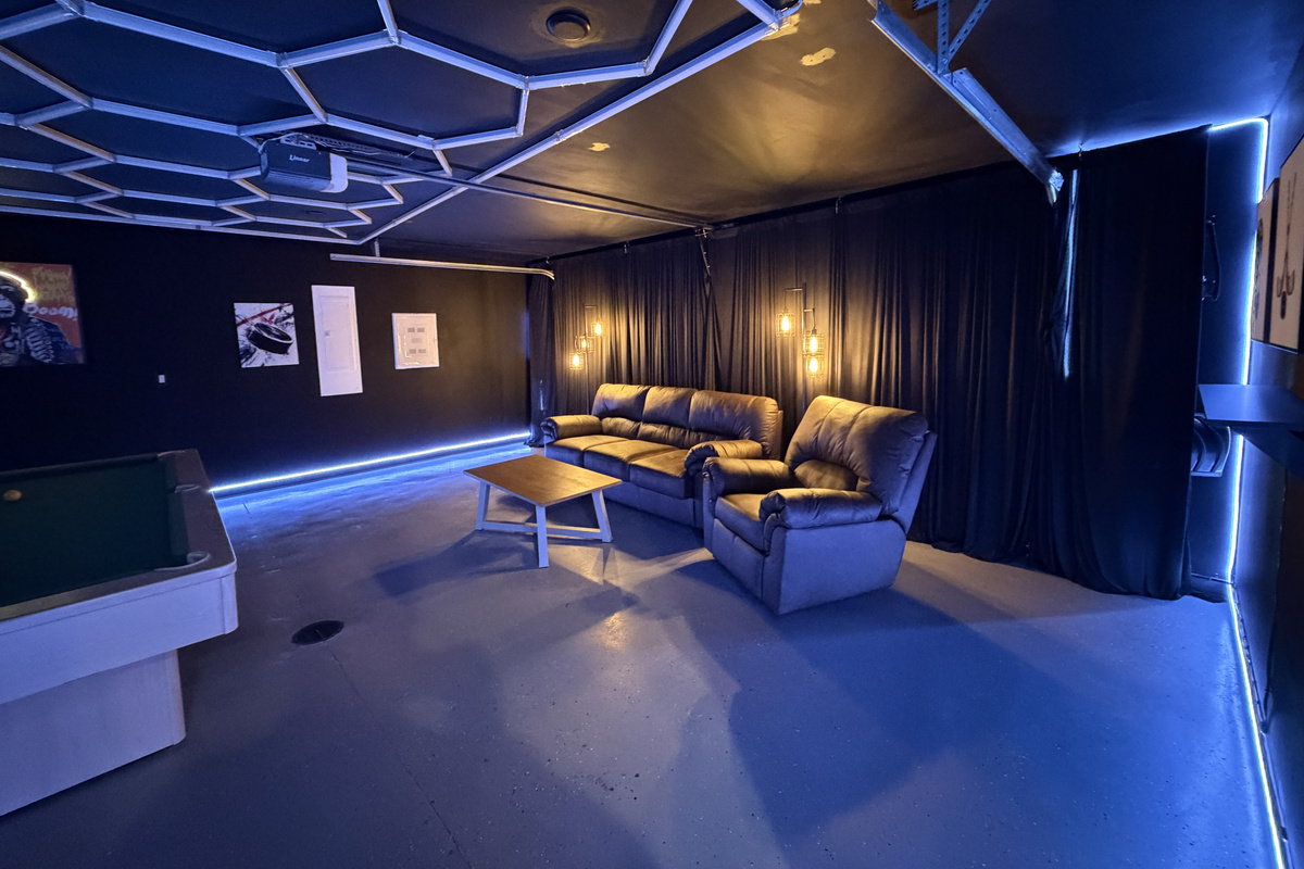 Garage Game Room. Arcade, Pool Table, Couch, Recliner 60" TV