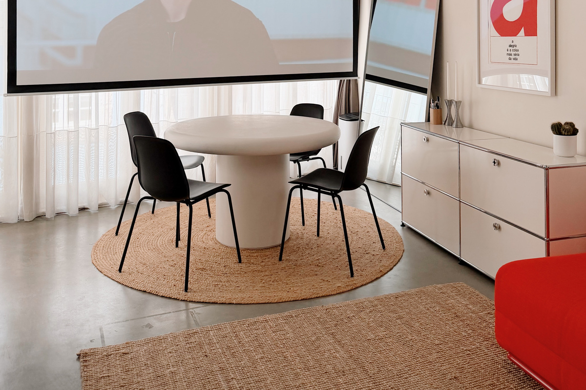 Motorized projection screen and dining for 4.