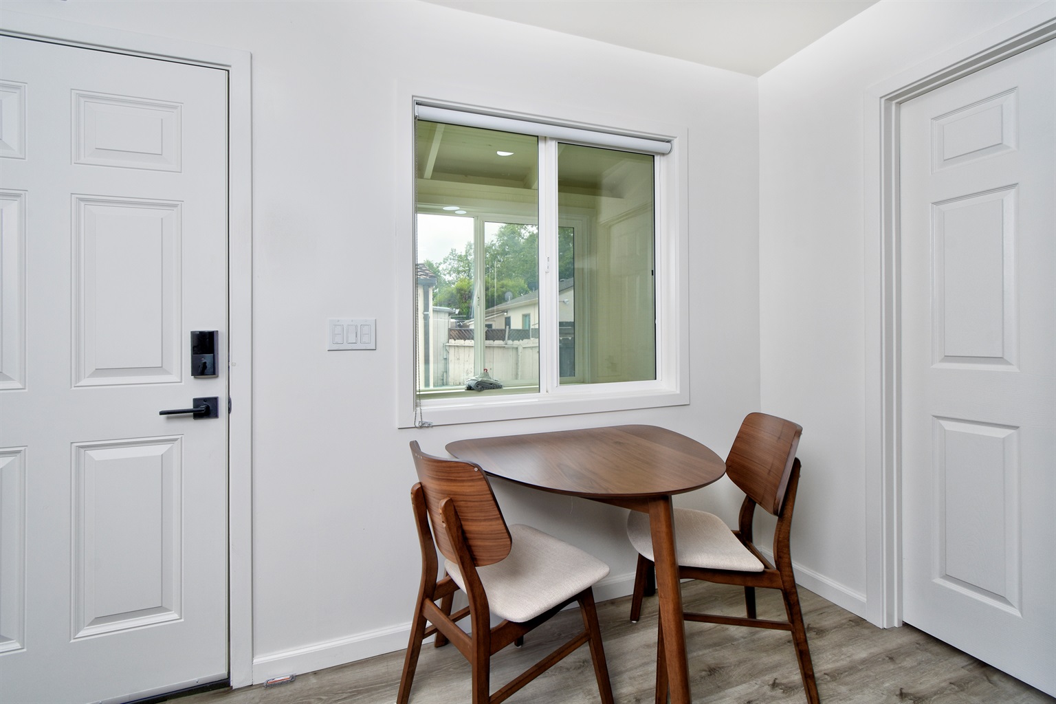 05-1362-shortridge-unit-b-jadu-dining-nook-for-two