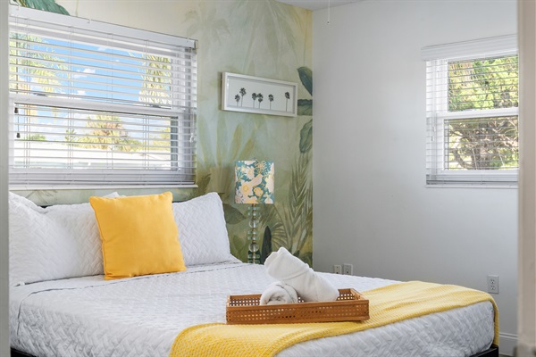 🌴 Wake up under the palms — without ever leaving your room. This Bradenton hideaway is what relaxed luxury feels like.