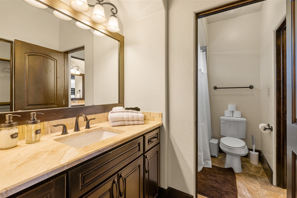 Bedroom 7 jack and jill