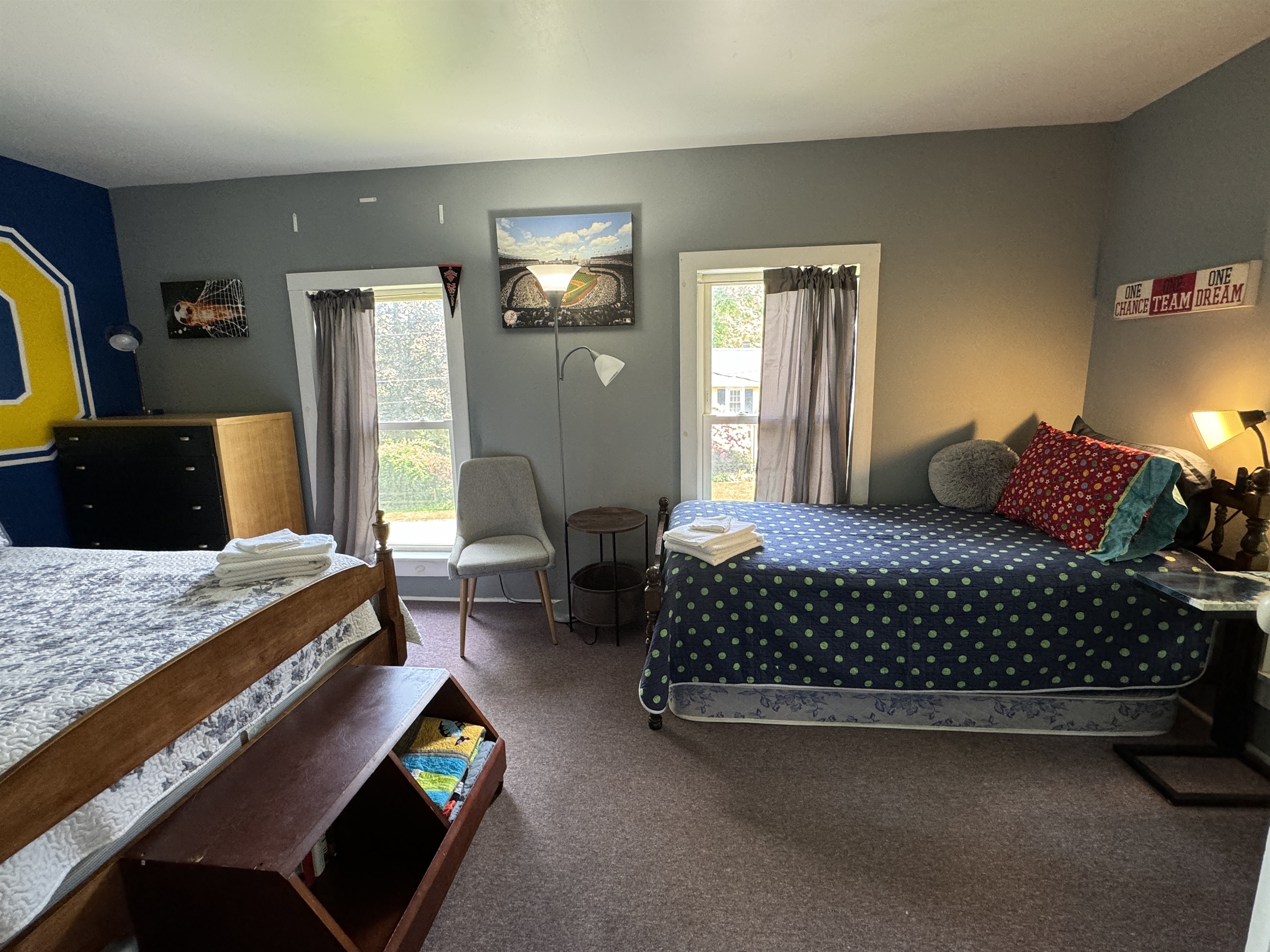 2nd Floor bedroom with 1 double bed and 1 twin bed.