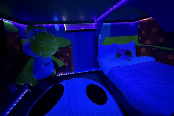 Magical Yoshi adventure inside the fort! 