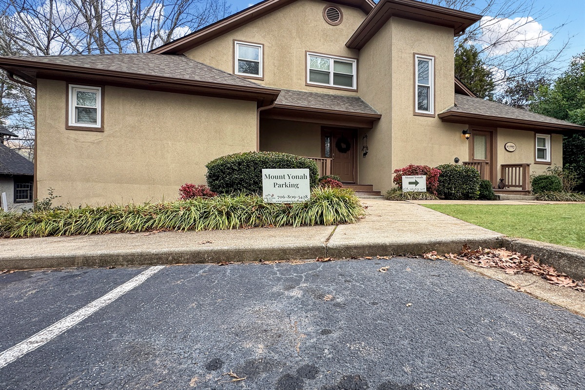 Tucked into a quiet corner of the Innsbruck community, the Mount Yonah unit offers a calm, wooded setting.