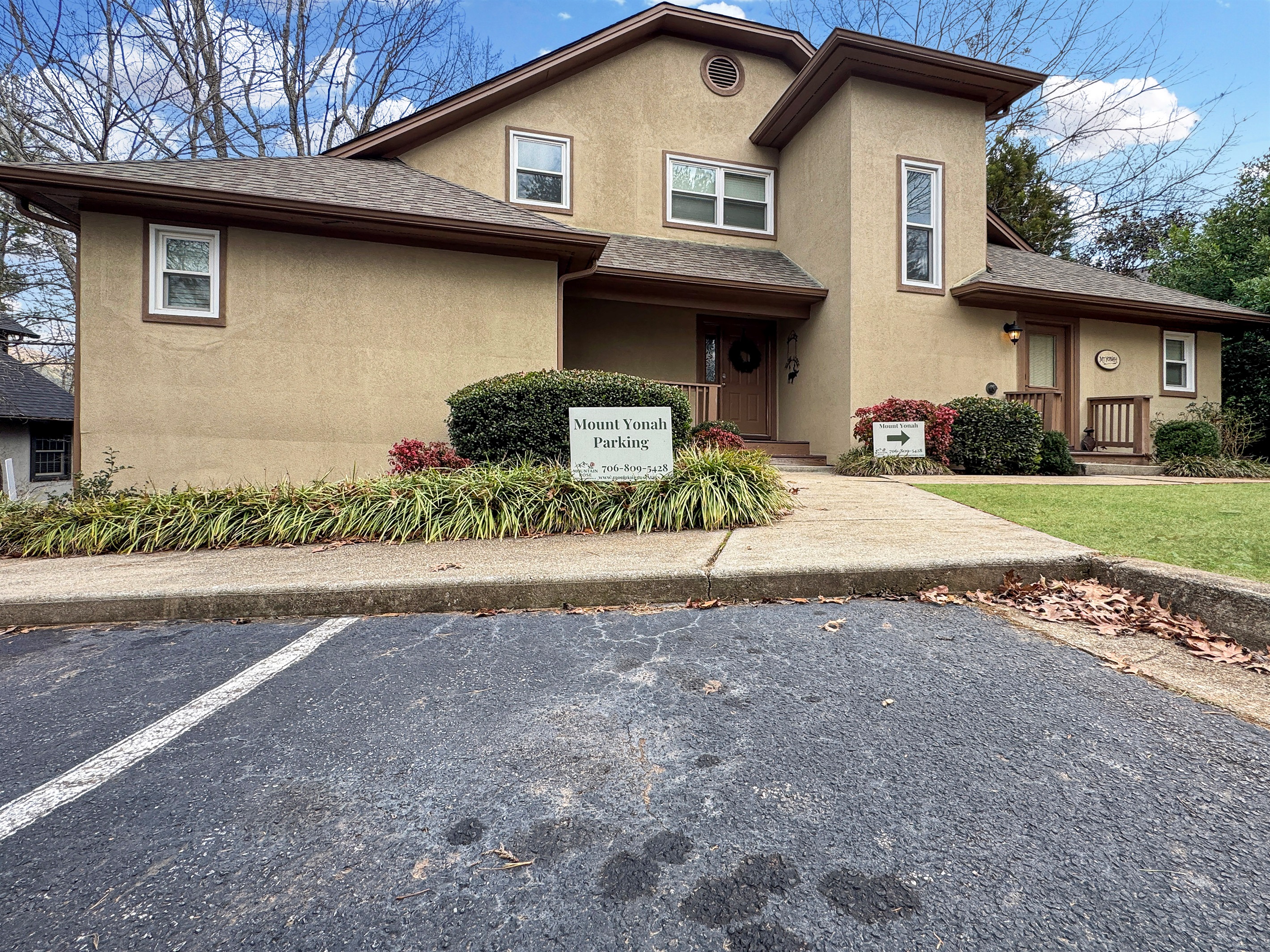 Tucked into a quiet corner of the Innsbruck community, the Mount Yonah unit offers a calm, wooded setting.