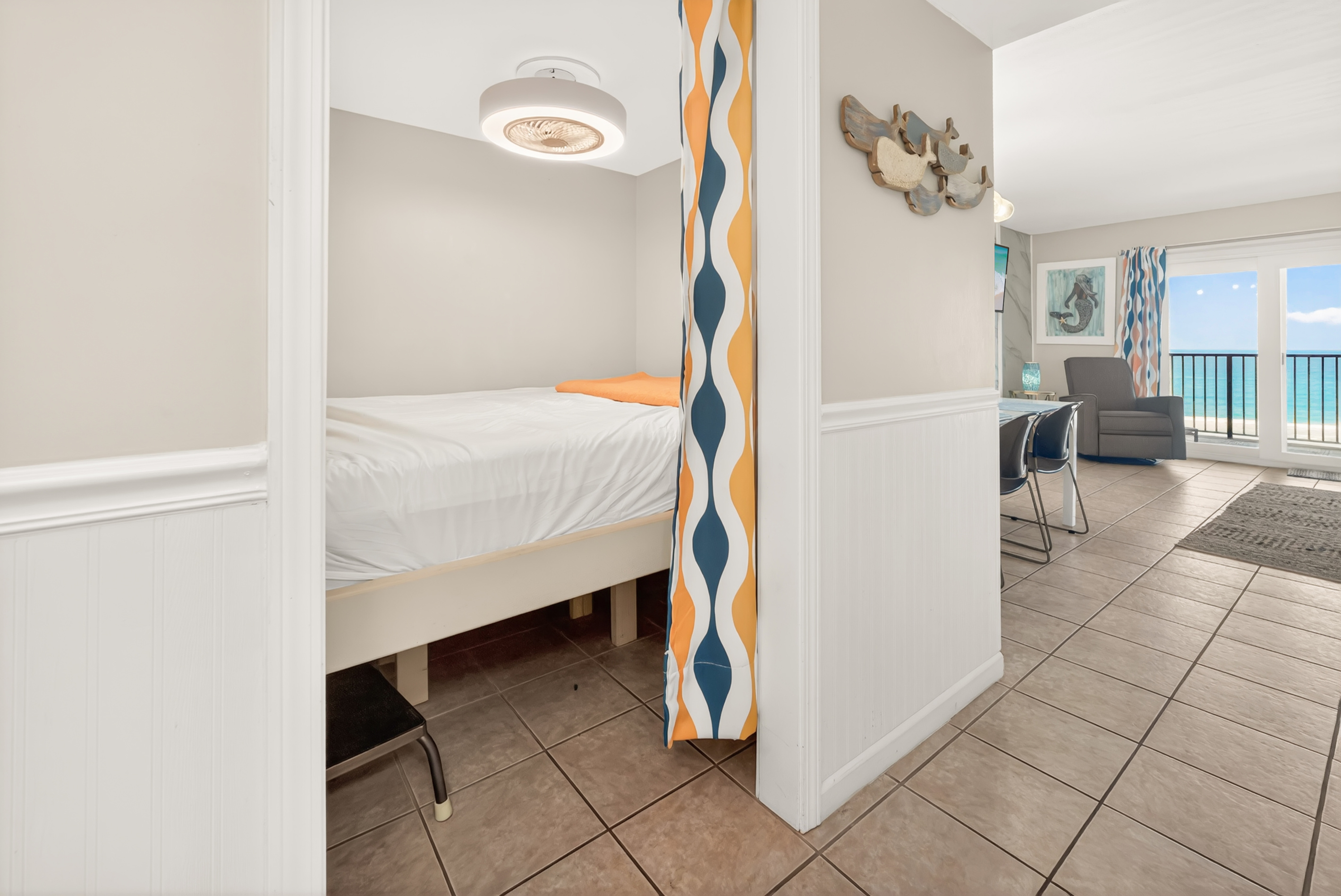 Bunk Room - Queen Bed