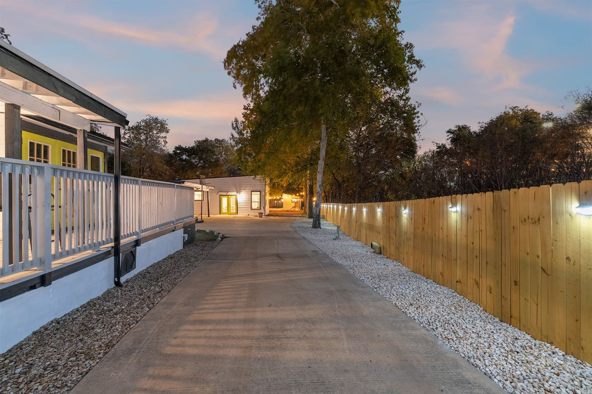 Eco-Friendly Solar Fence Lights for Your Outdoor Space