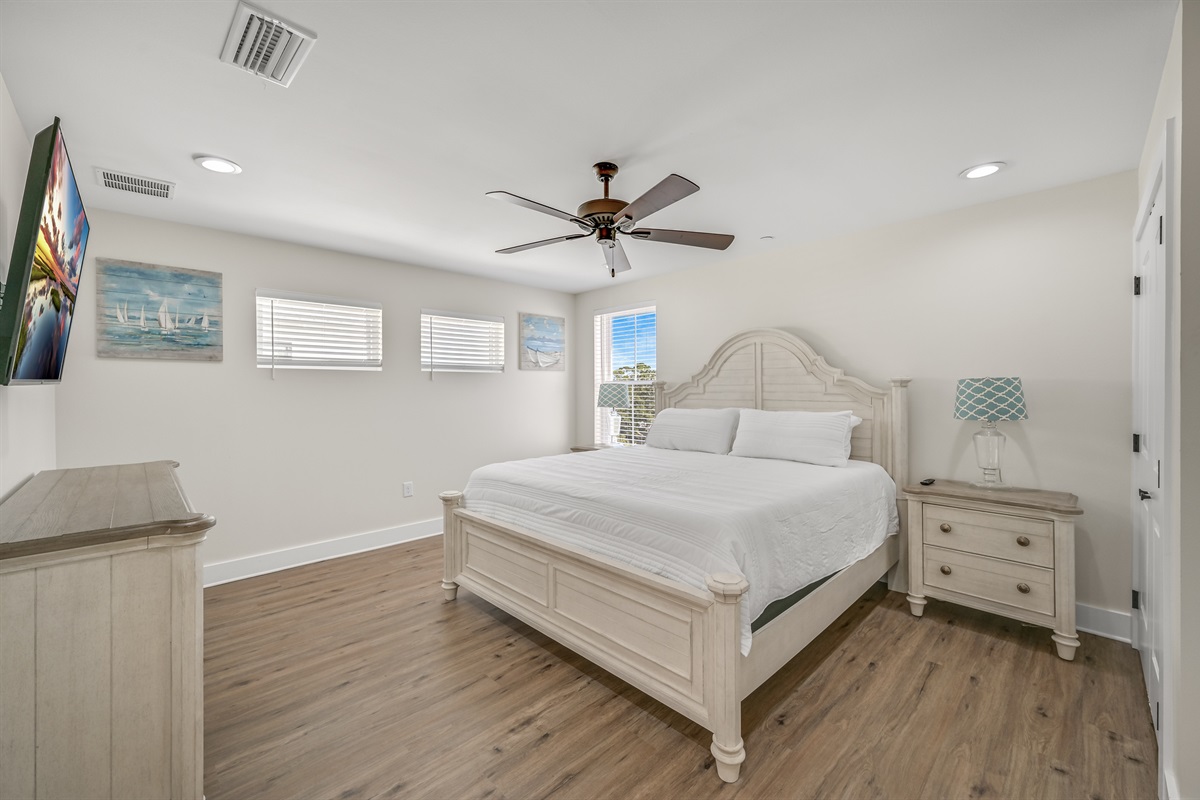 King Suite #7: (third floor)