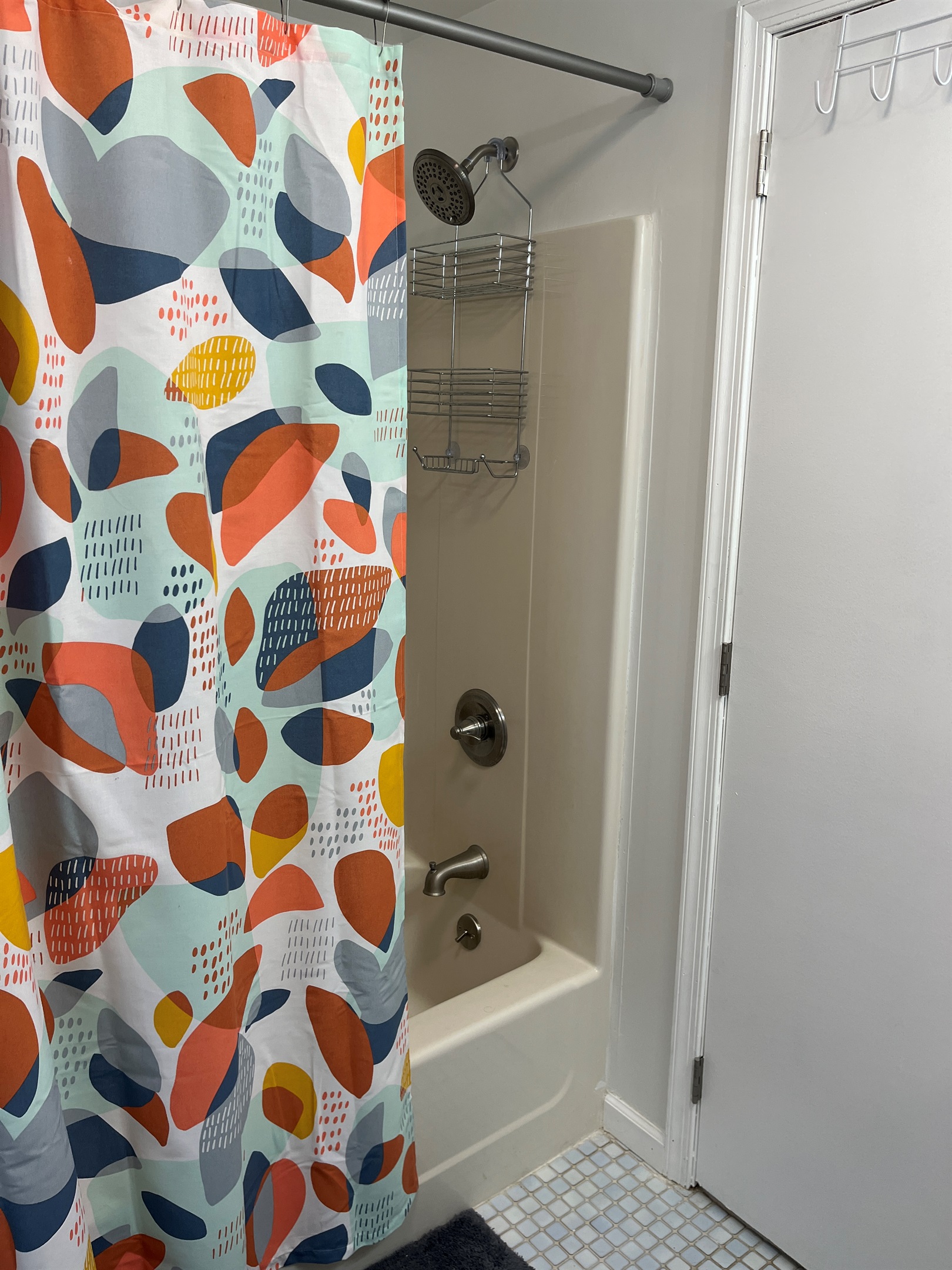 1st floor bath with tub/shower