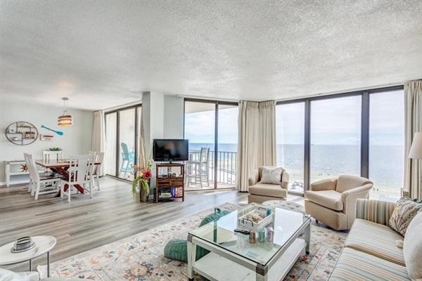 Stunning living & dining area