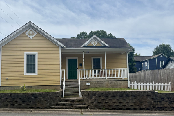 Durham Chills—a furnished 3-bedroom, 2-bath home near Downtown Durham, Duke University and Research Triangle Park.