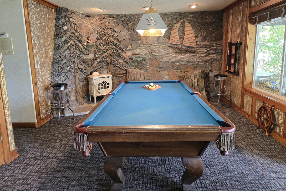 Pool table