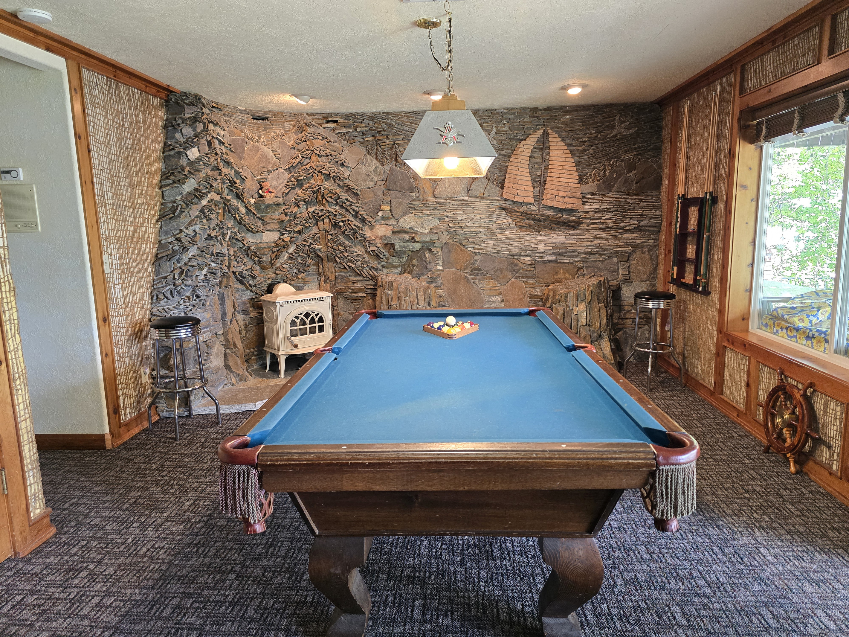 Pool table