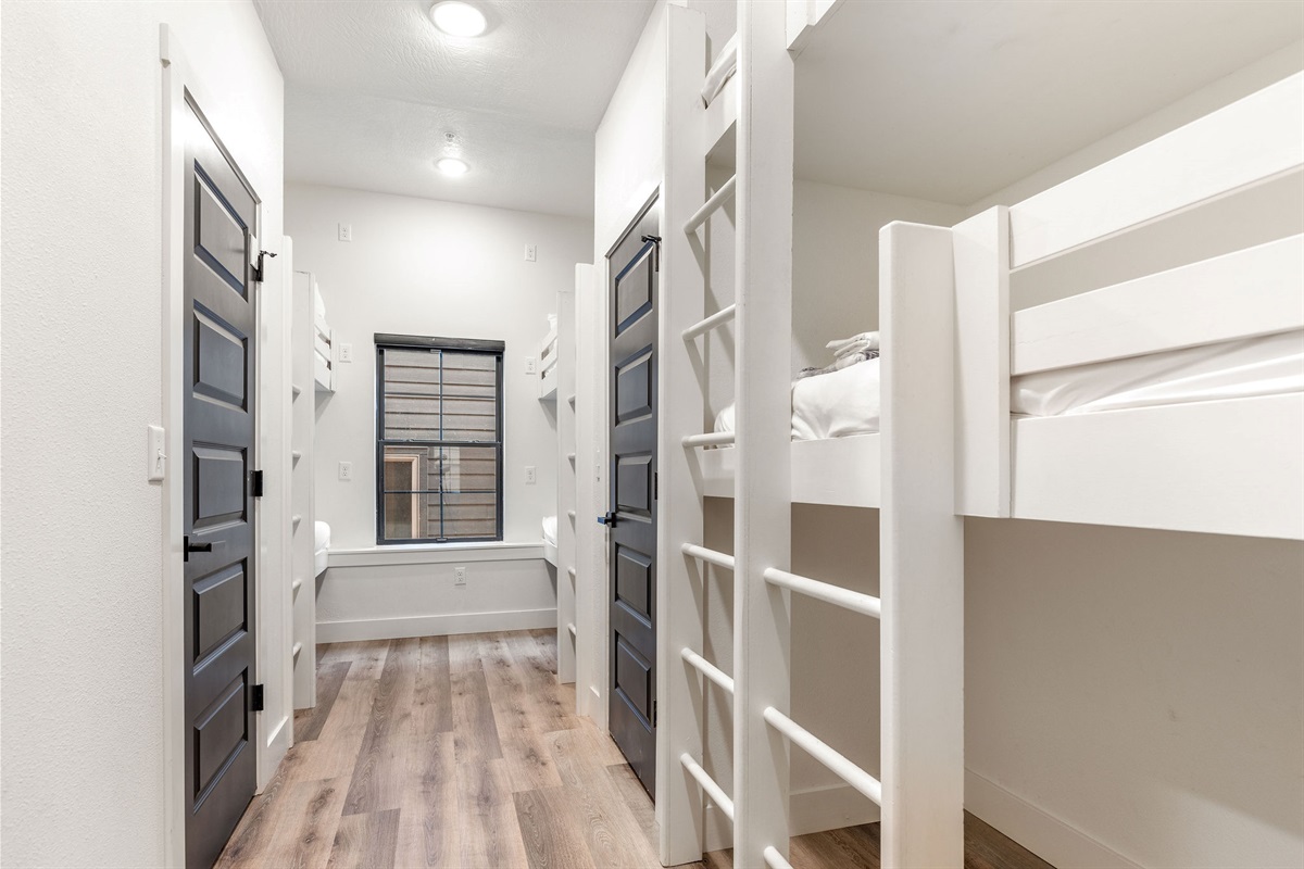 Lower level bunk room w/ 6 bunks!